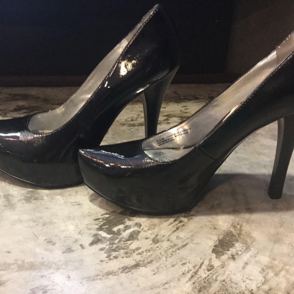 Carlos Santana Black Patent Pointed Platform Heels